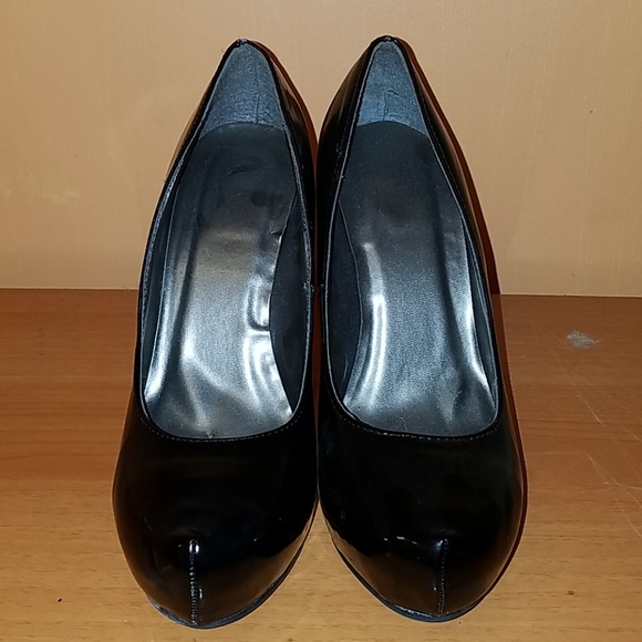 Shoes - Picture 2 of 4